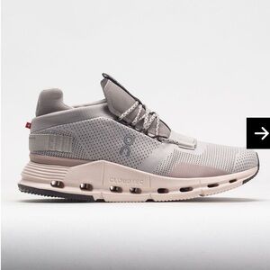 On Cloudnova Women’s Pearl/Shell, size 9.5, one lace hook broken